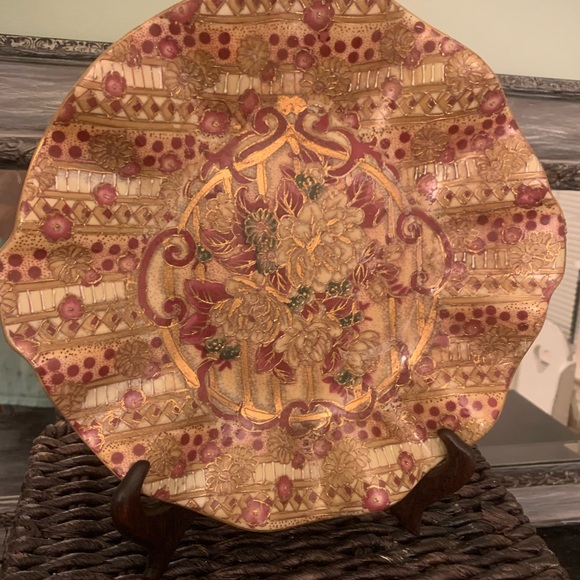 Decorative Oriental Style Plate with Scalloped Edge - Picture 6 of 6